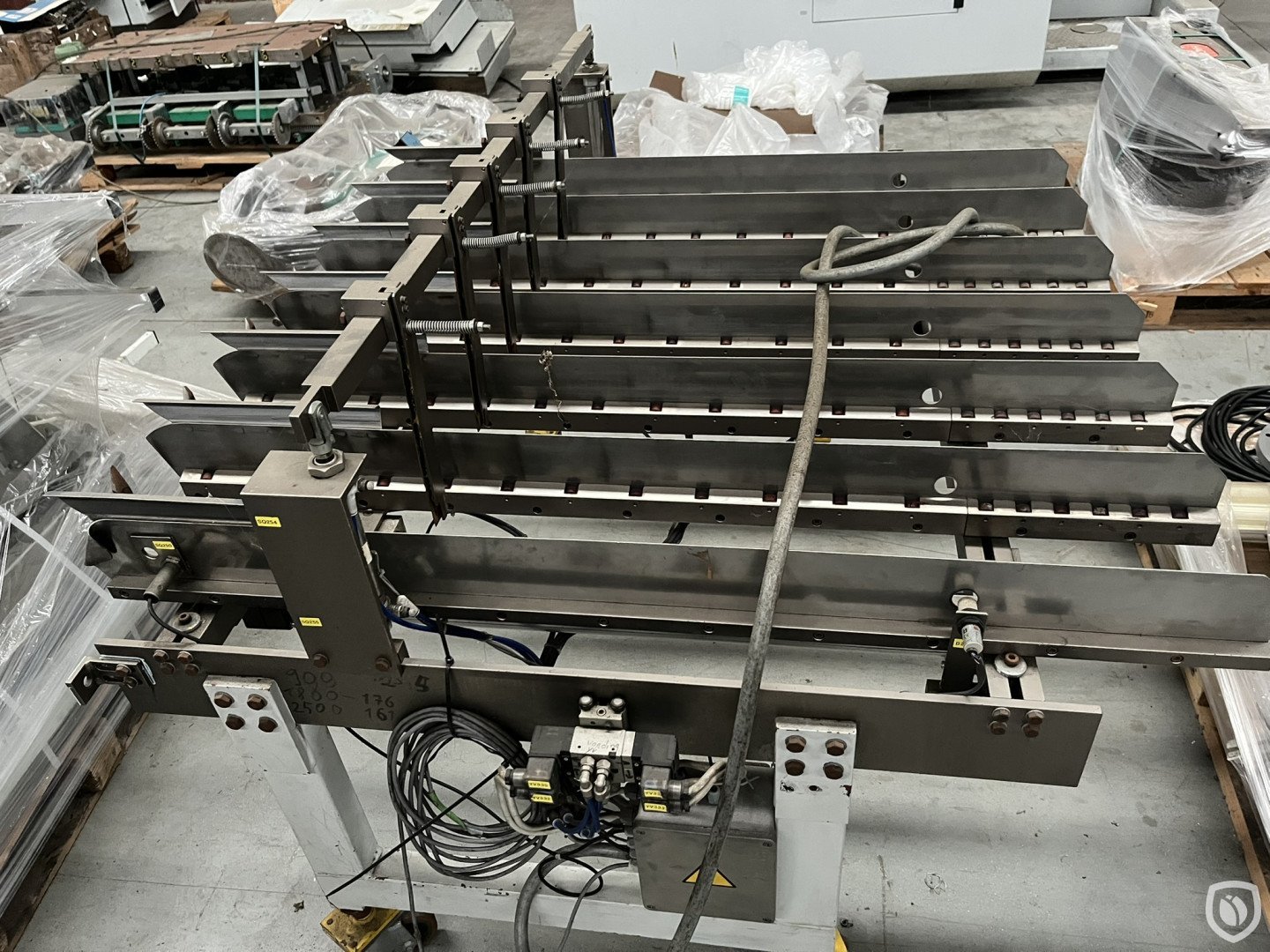 stacker for behind slitter